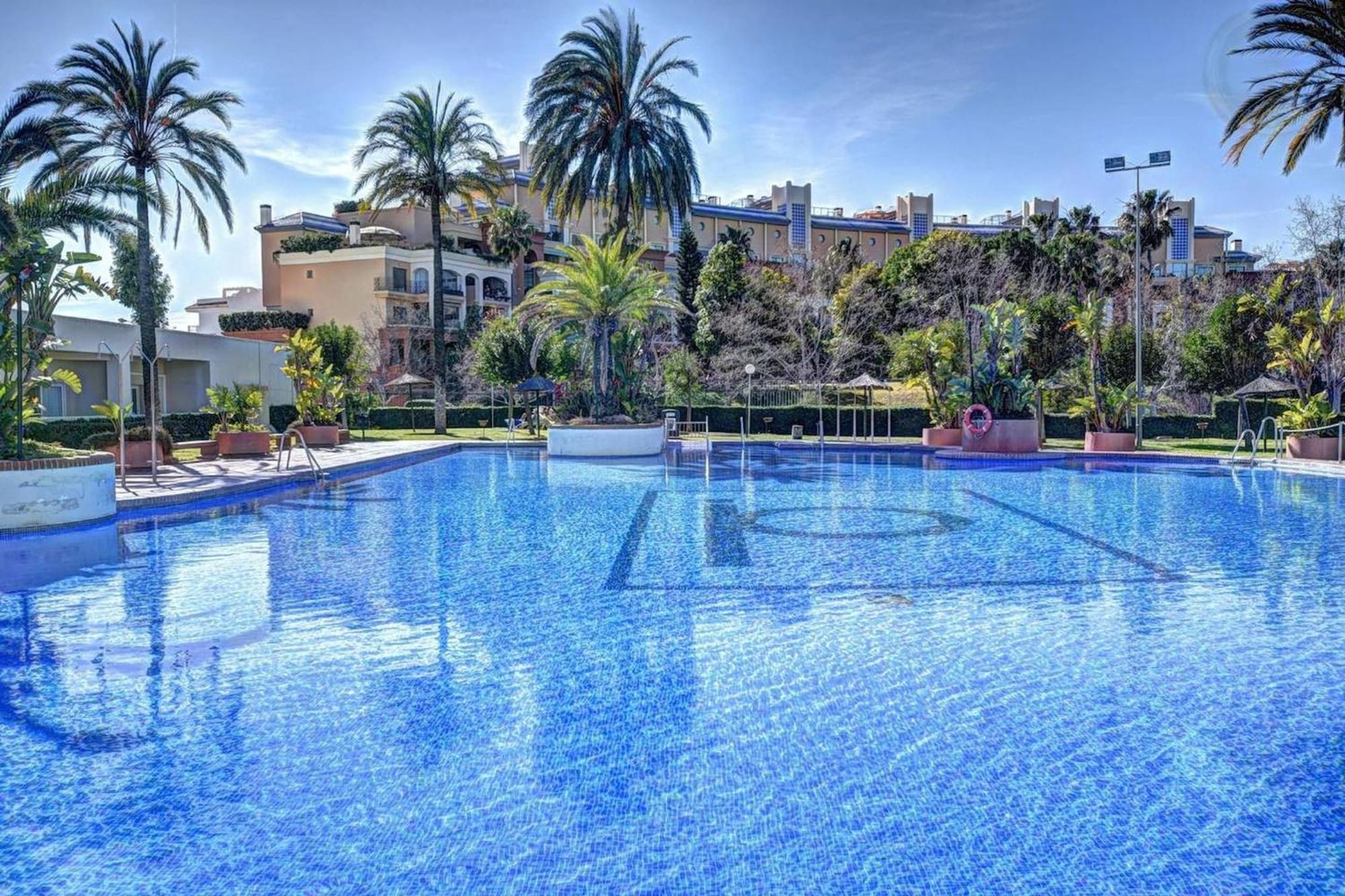 Frontal Sea View Apartment Benalbeach ベナルマデナ エクステリア 写真
